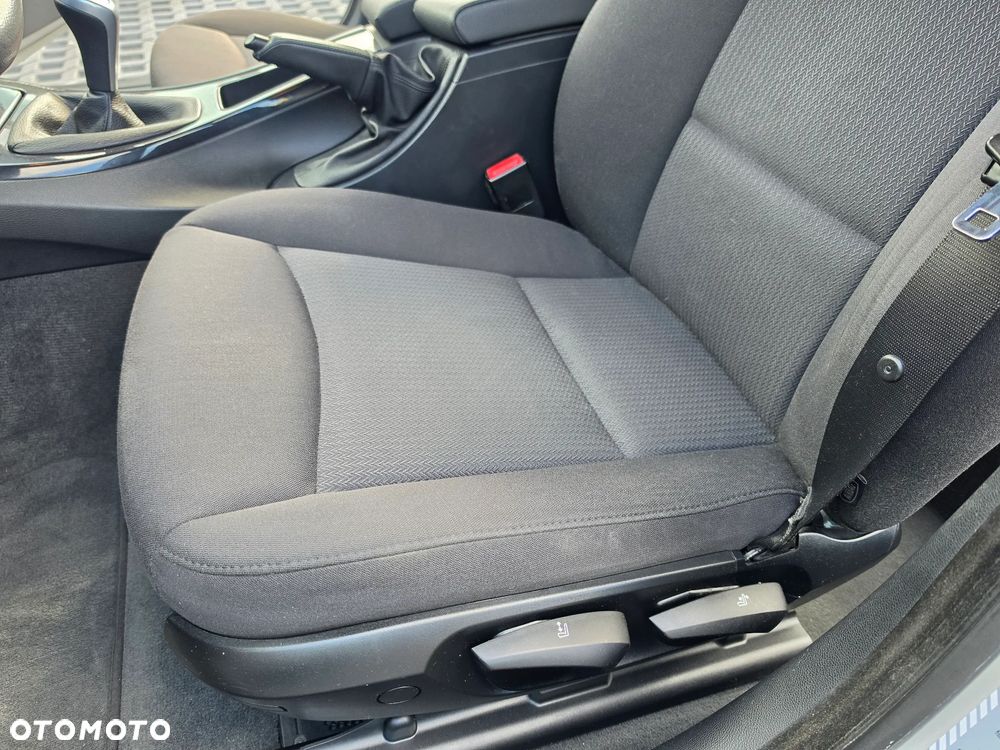 BMW Seria 3 318d DPF - 26