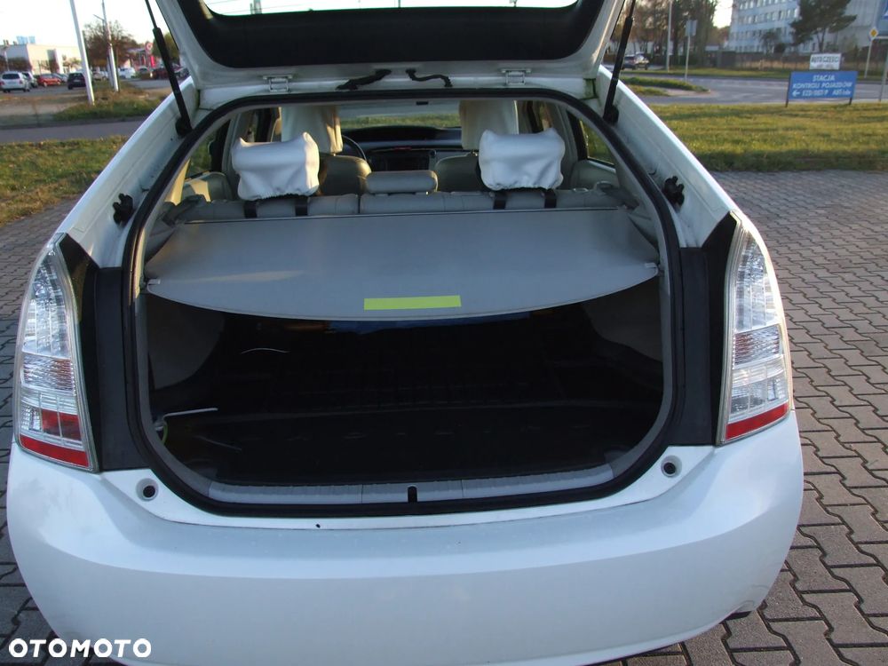 Toyota Prius 1.8 HSD Sol - 21