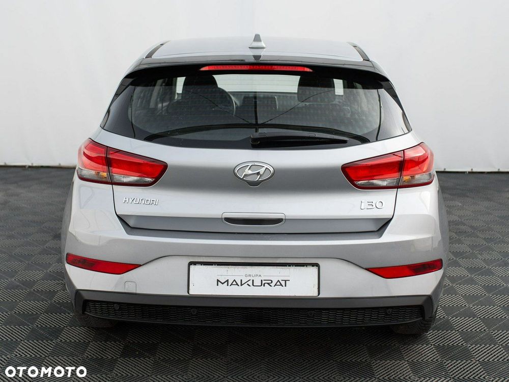Hyundai i30 1.5 DPI Classic + - 10