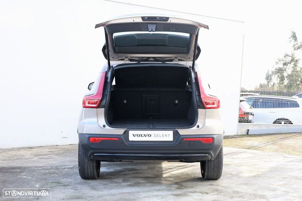 Volvo XC 40 1.5 T2 Plus Dark Auto - 4