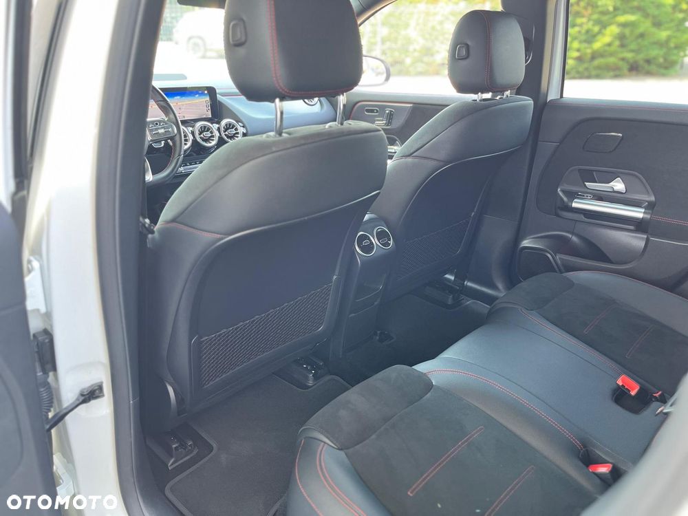 Mercedes-Benz EQA 300 66.5kWh 4-Matic AMG Line - 17
