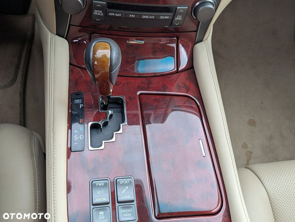 Lexus LS 460 AWD - 15