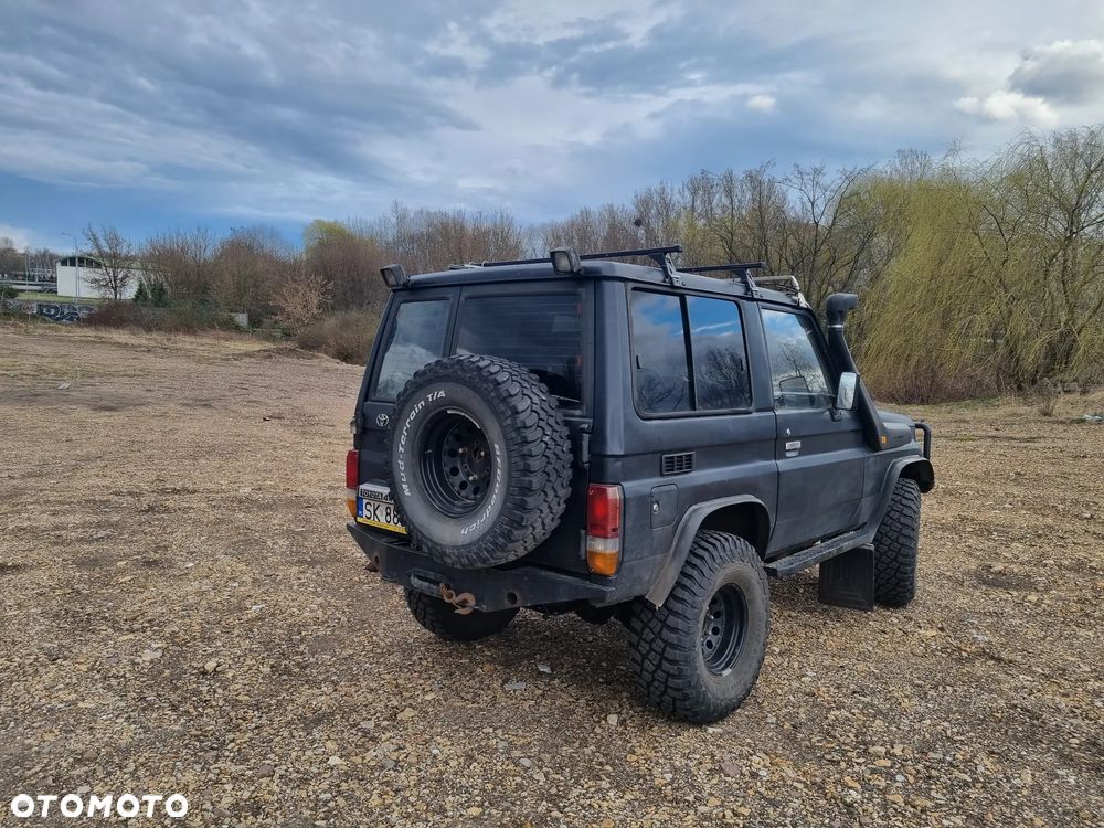 Toyota Land Cruiser KJ70 - 5
