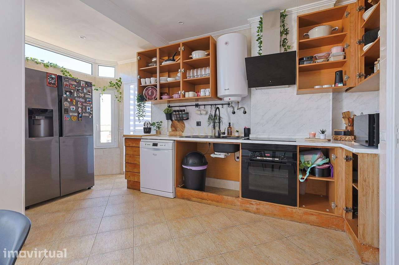 T3 Transformado em T2 | Parcialmente Remodelado | Excelente Localizaçã - Grande imagem: 3/27