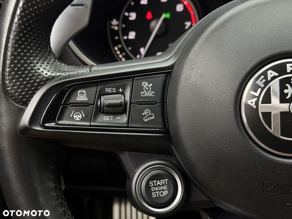 Alfa Romeo Stelvio 2.0 Turbo Veloce Q4 - 25