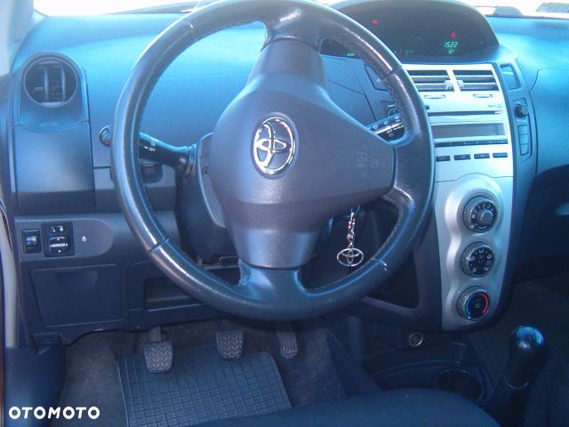 Daihatsu Sirion - 12