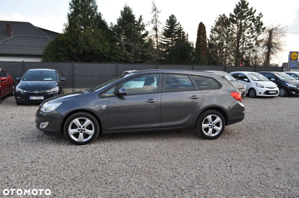 Opel Astra 1.4 Turbo 150 Jahre - 11