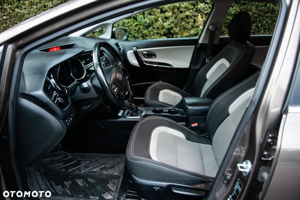 Kia Ceed Cee'd 1.6 GDI Business Line - 18