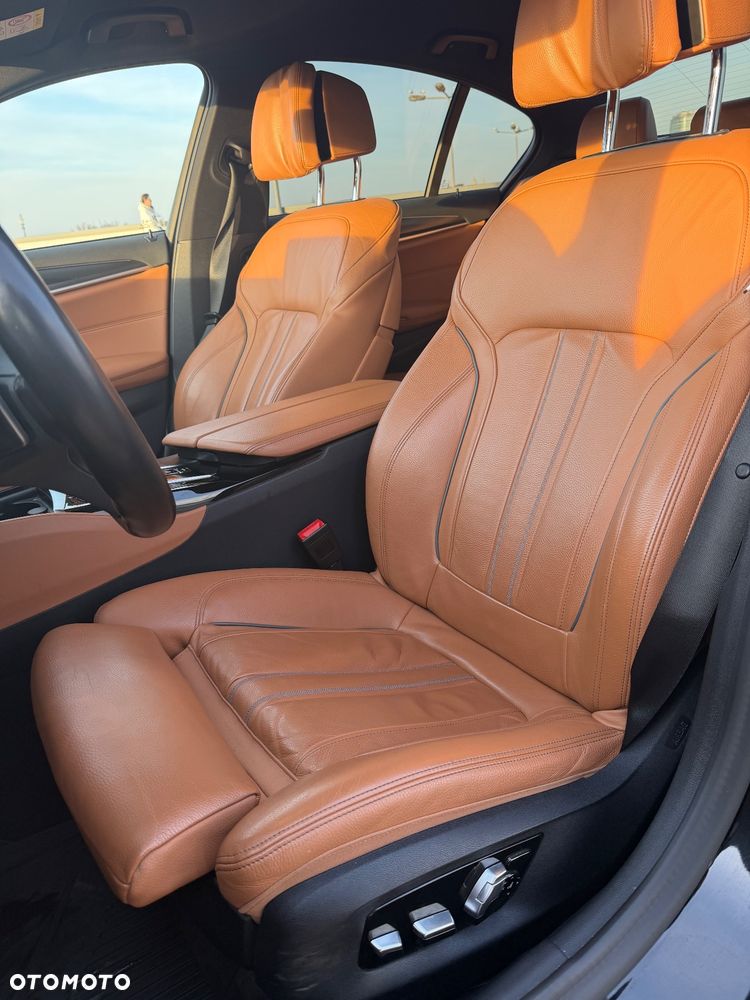 BMW Seria 5 530i xDrive GPF - 16