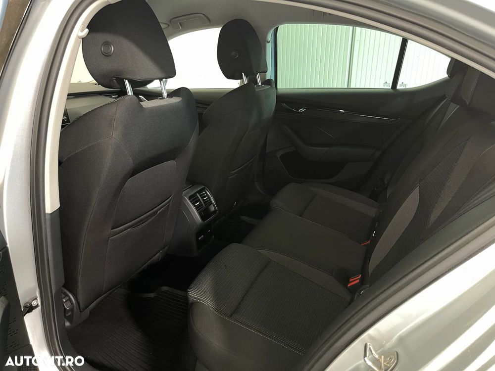 Skoda Octavia 1.5 TSI Ambition - 11