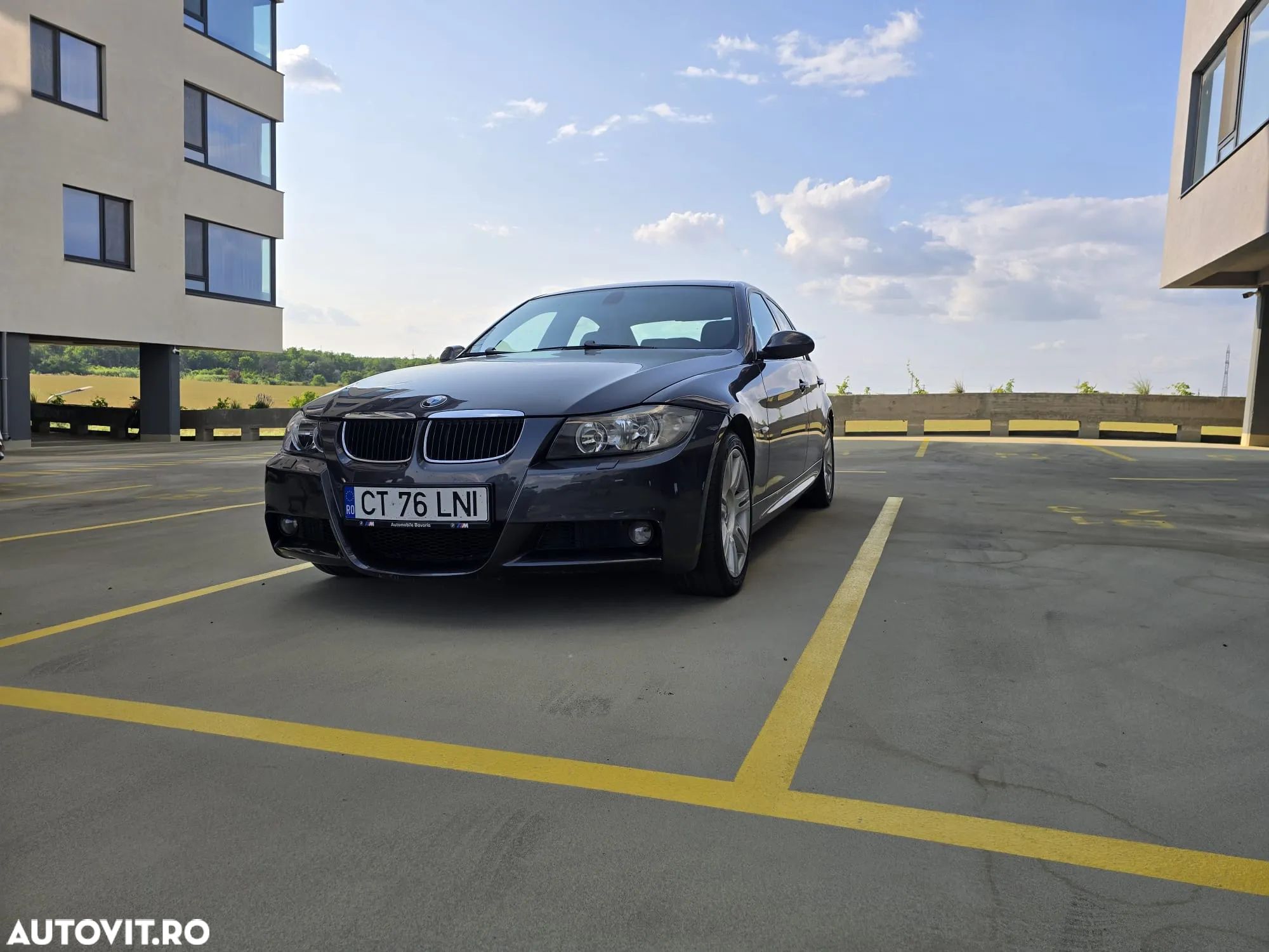 BMW Seria 3 318i Touring - 1