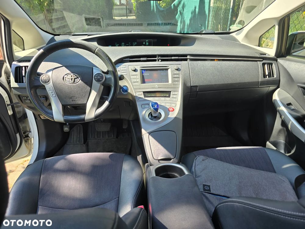 Toyota Prius 1.8 HSD Prestige - 9