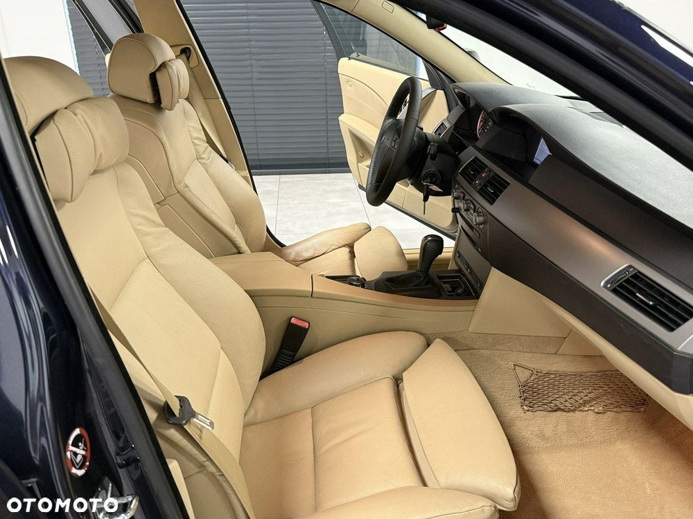 BMW Seria 5 525i Touring - 14