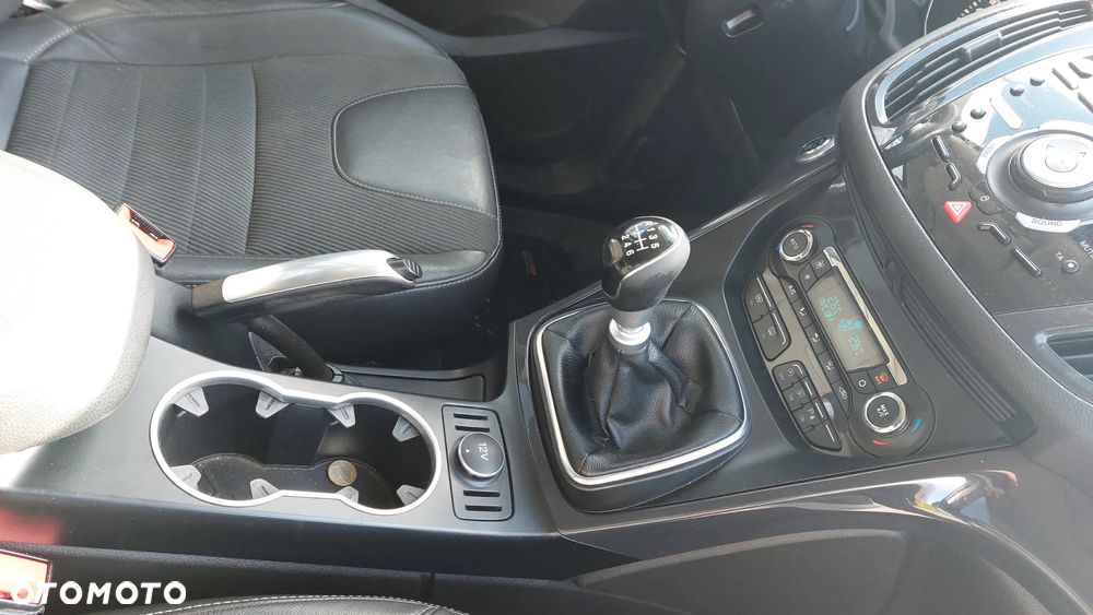 Ford Kuga 1.6 EcoBoost 2x4 Titanium - 27