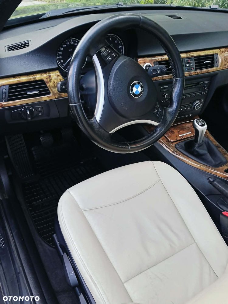 BMW Seria 3 320i - 5