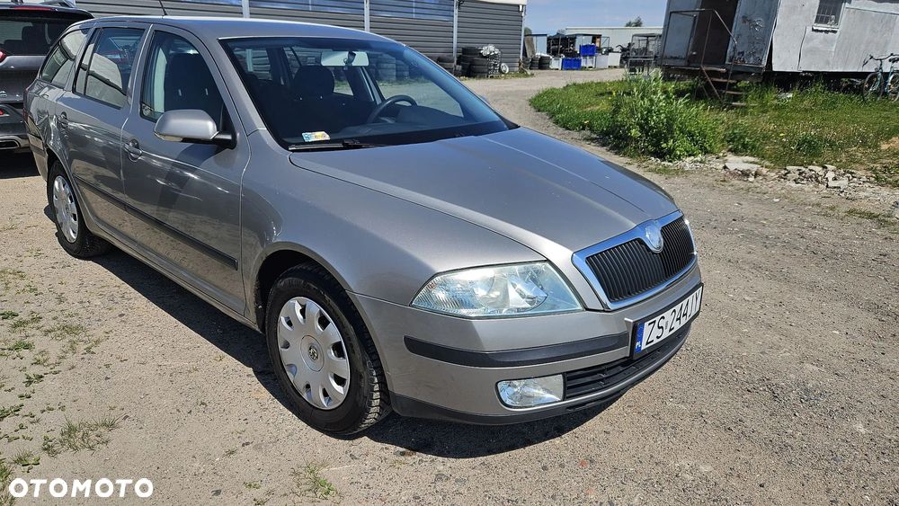 Skoda Octavia 1.6 FSI Ambiente - 4