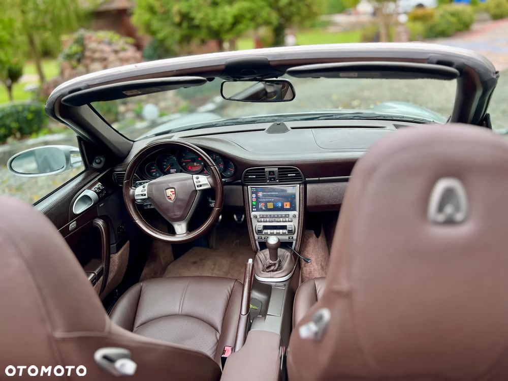 Porsche 911 Carrera - 22