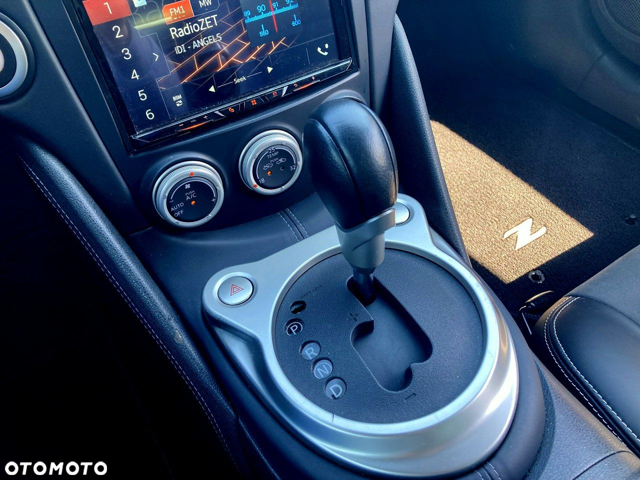 Nissan 370 Z - 28