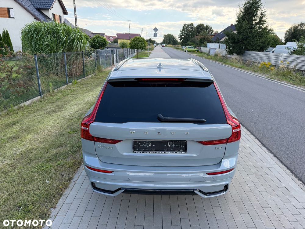 Volvo XC 60 B4 B Plus Dark - 12