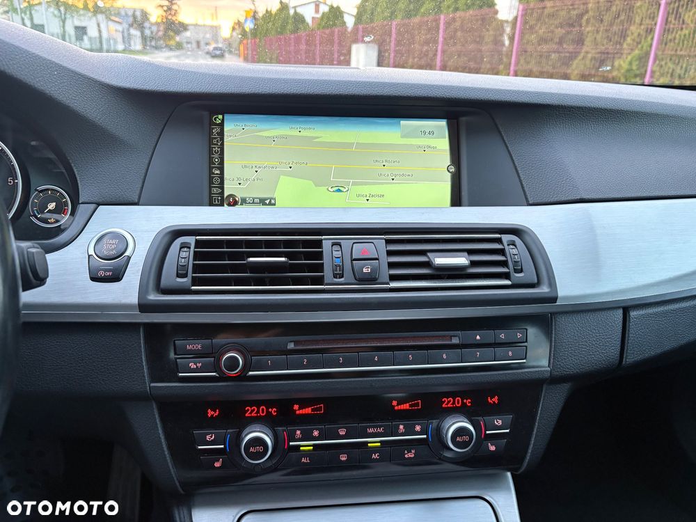 BMW Seria 5 525d Sport-Aut Modern Line - 16