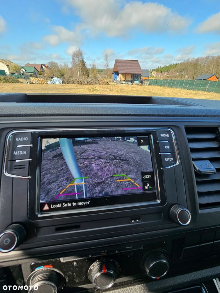 Volkswagen Caravelle - 7