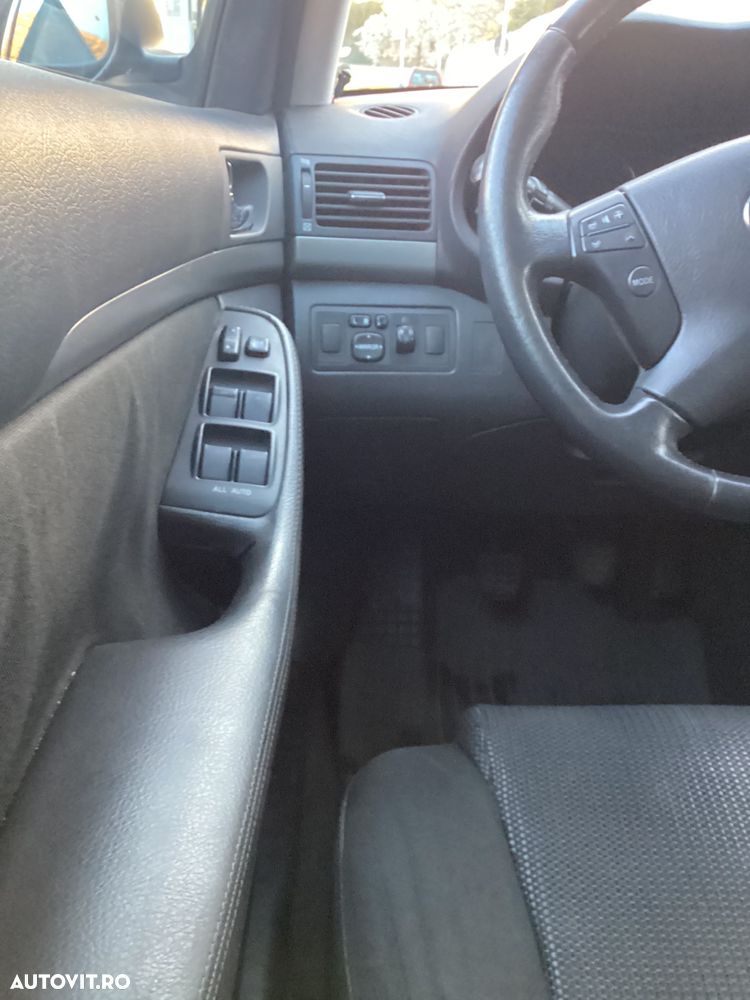 Toyota Avensis 2.0 D-4D Executiv - 11