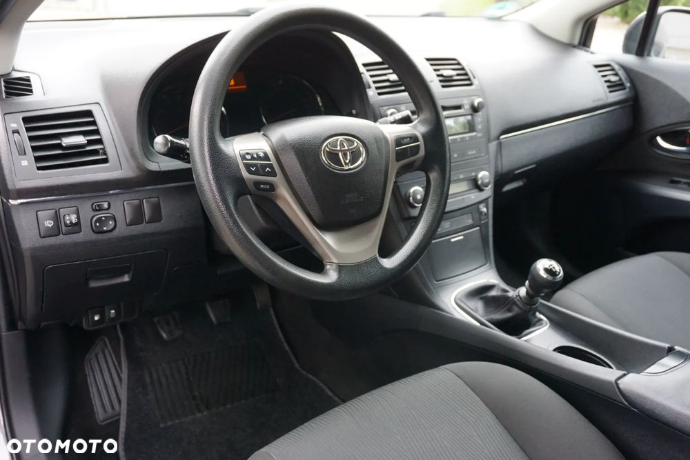 Toyota Avensis Combi 1.6 Comfort - 9