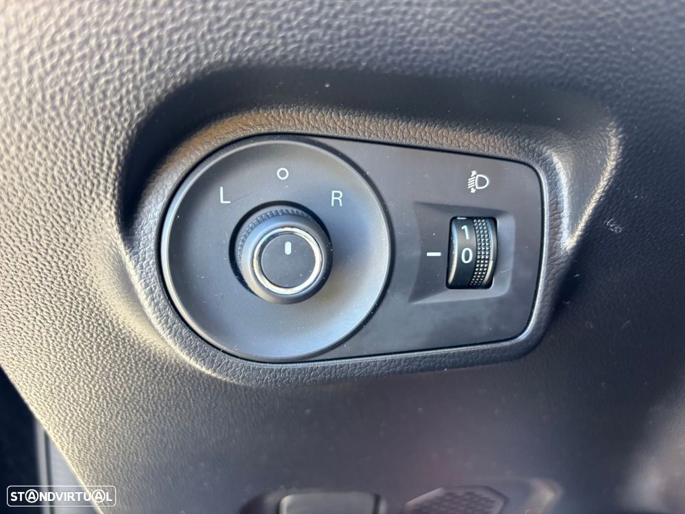 MG MG4 64 kWh Luxury - 15