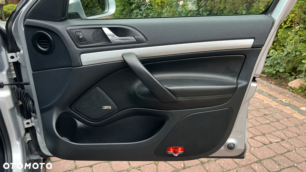 Skoda Octavia Combi 2.0 TSI DSG RS - 27
