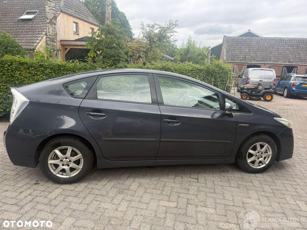 Toyota Prius (Hybrid) Executive - 7