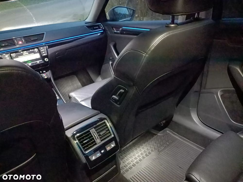 Skoda Superb 2.0 TDI L&K DSG - 9