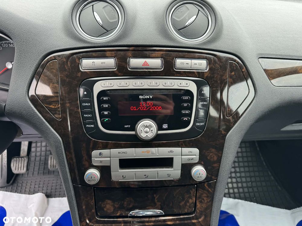 Ford Mondeo 2.0 TDCi Ghia - 12