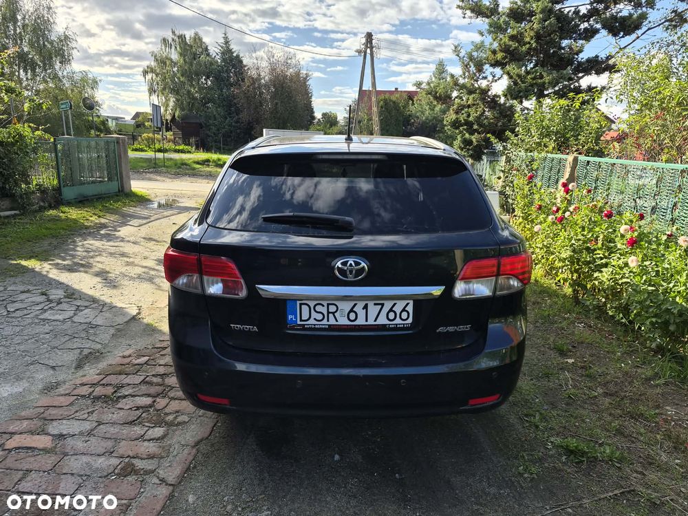 Toyota Avensis - 8