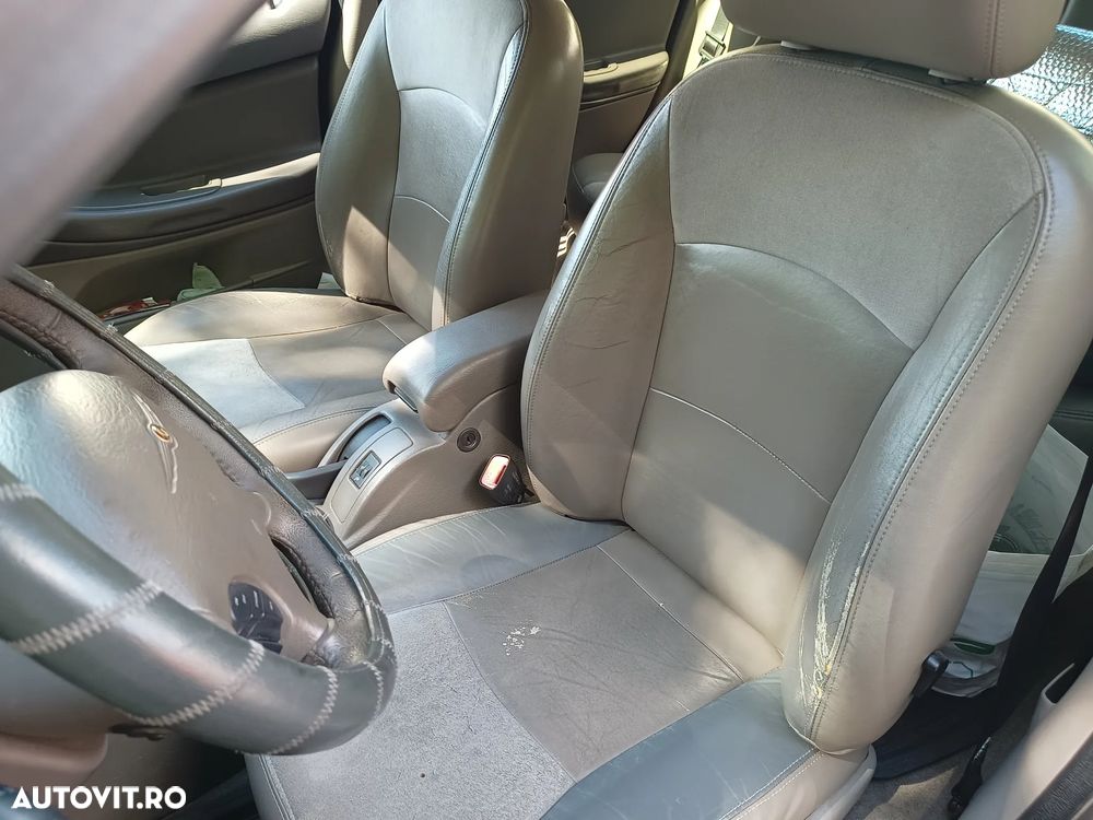 Chrysler Sebring - 8
