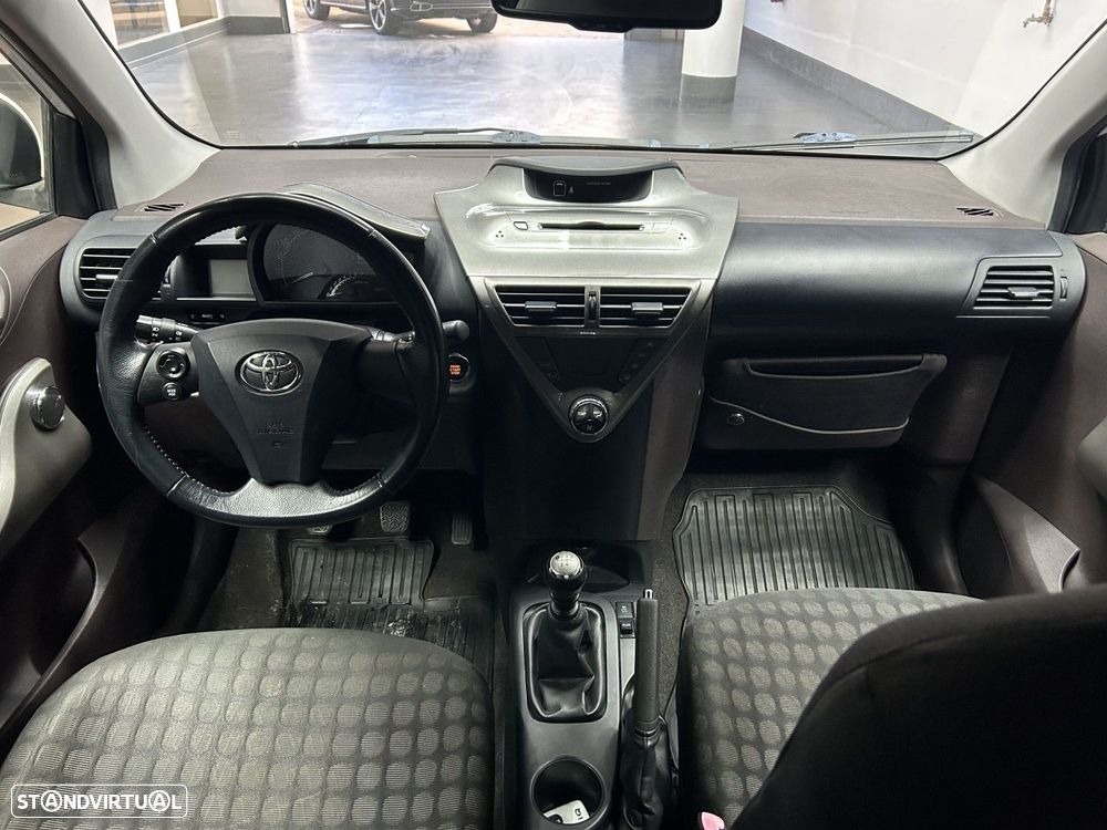 Toyota iQ 1.0 VVT-i - 9
