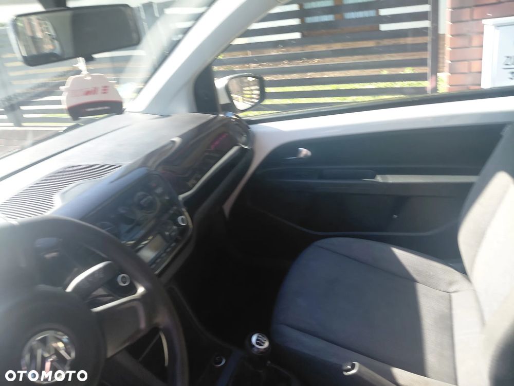 Volkswagen up! white - 17