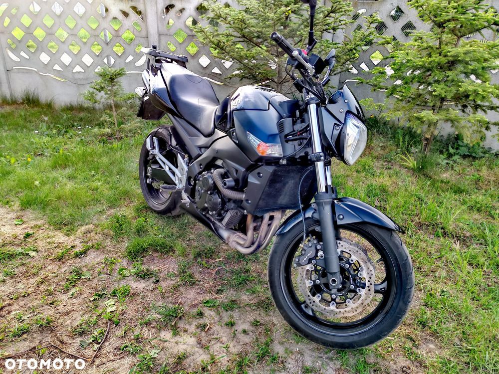 Suzuki GSR - 4