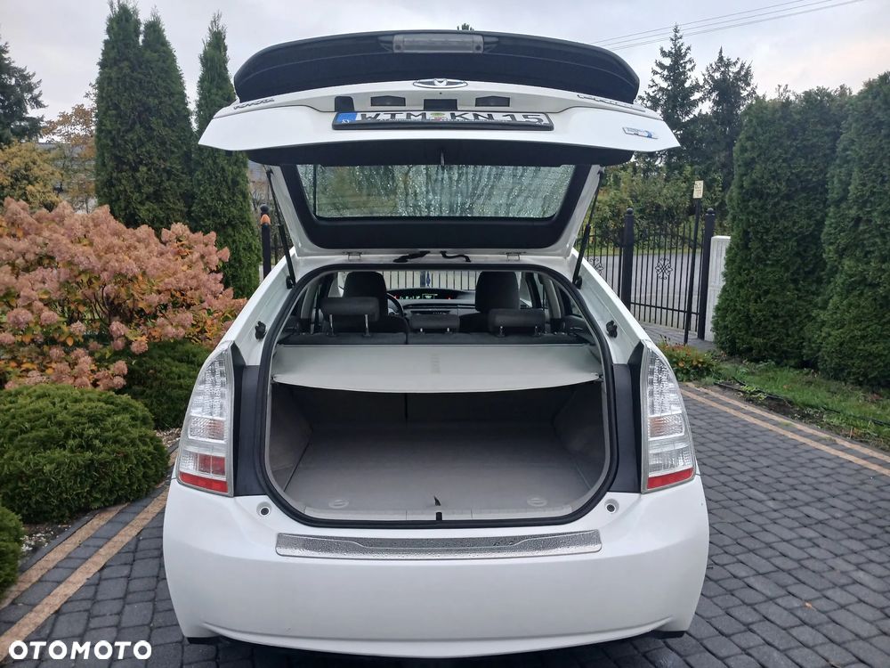 Toyota Prius (Hybrid) Executive - 31