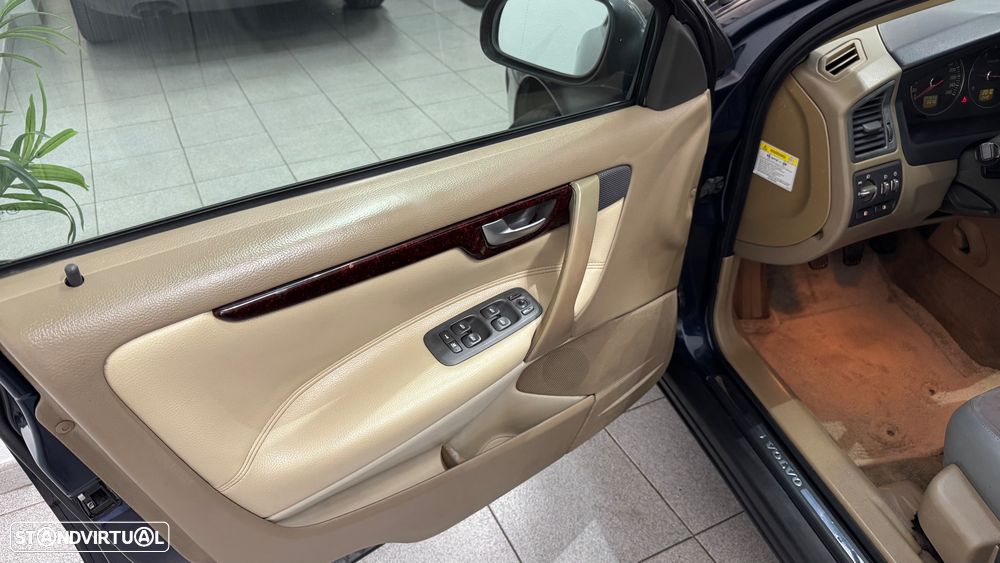 Volvo S60 2.4 D5 - 24