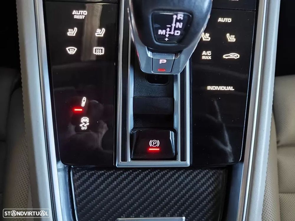 Porsche Panamera 4 E-Hybrid Platinum Edition - 44