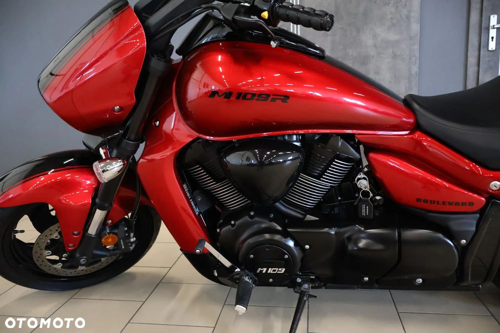Suzuki Intruder - 24