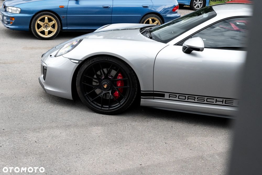 Porsche 911 Carrera GTS PDK - 27