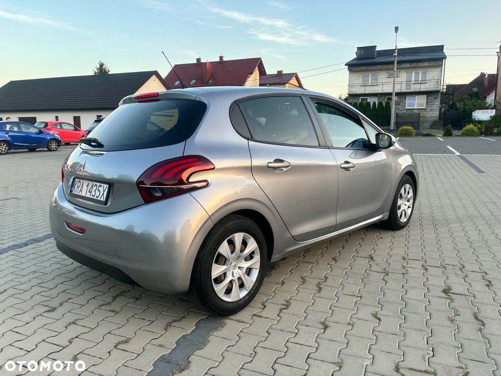 Peugeot 208 2019 photo 3