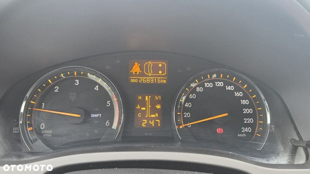 Toyota Avensis - 11