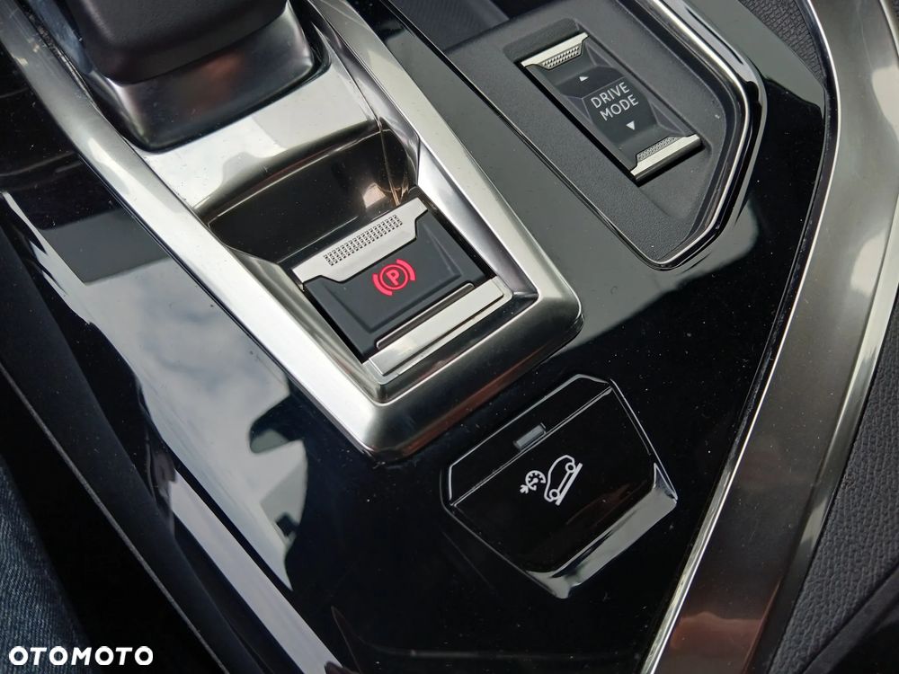 Peugeot 3008 Hybrid4 300 e-EAT8 GT - 26