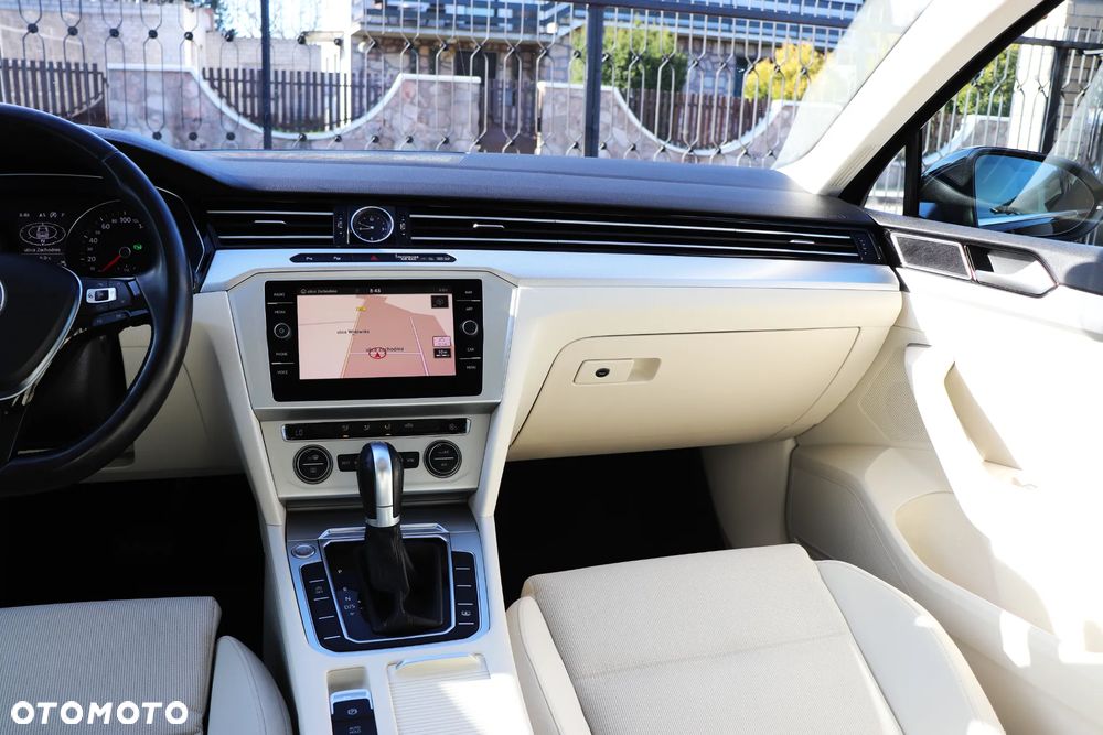 Volkswagen Passat 2.0 TDI SCR DSG Comfortline - 25