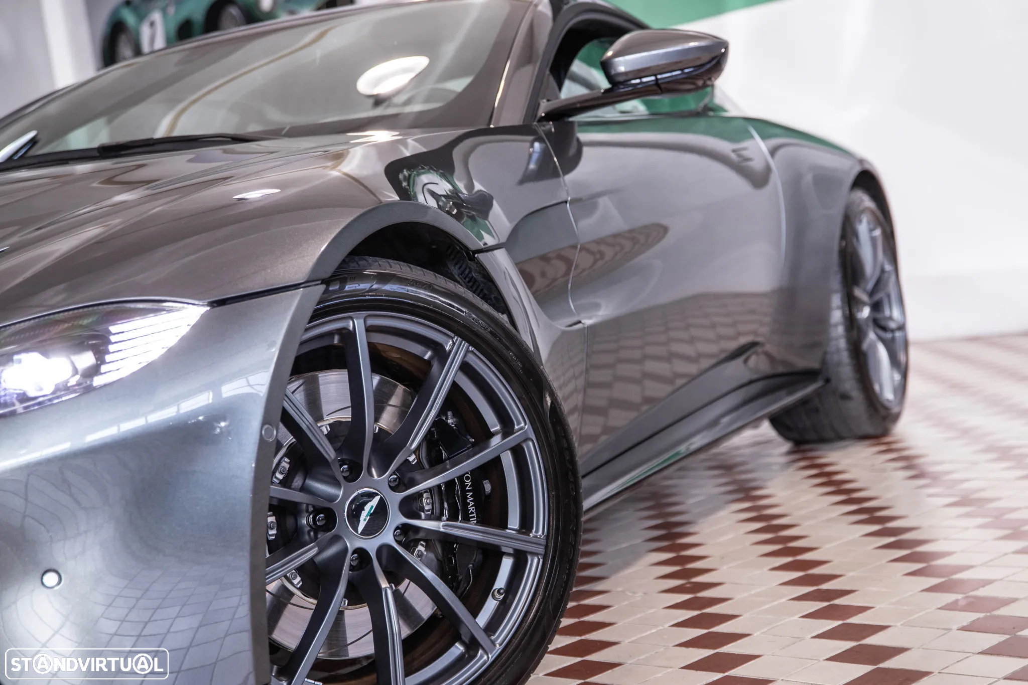 Aston Martin Vantage Coupe V8 - 7