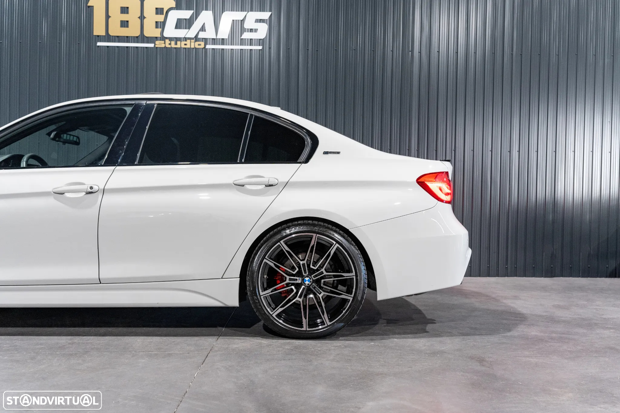 BMW 330 e iPerformance Pack M - 34