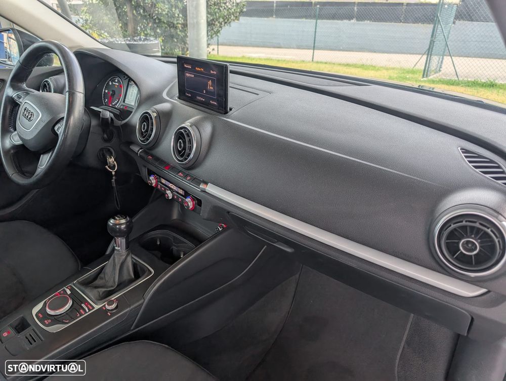 Audi A3 Sportback 1.6 TDI Attraction Special Edition - 10
