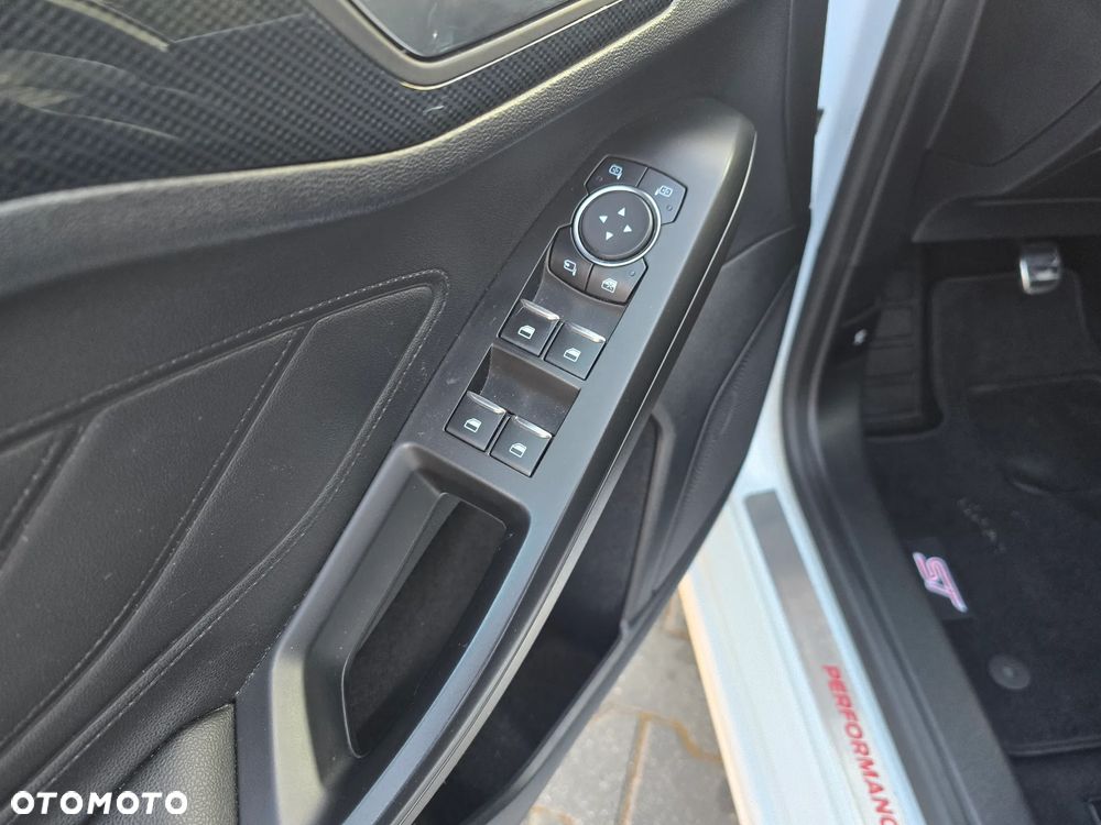 Ford Focus SW 2.0 EcoBlue ST - 27